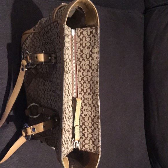 Beige coach shoulder bag - Picture 3 of 4